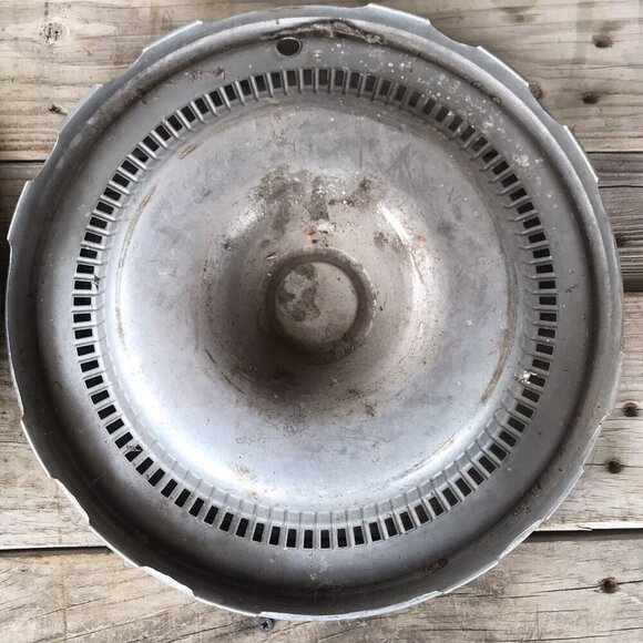 Pair of Vintage 1970’s? Buick Hubcaps 14” Wheel Cover Lot 2 - Picture 6 of 8